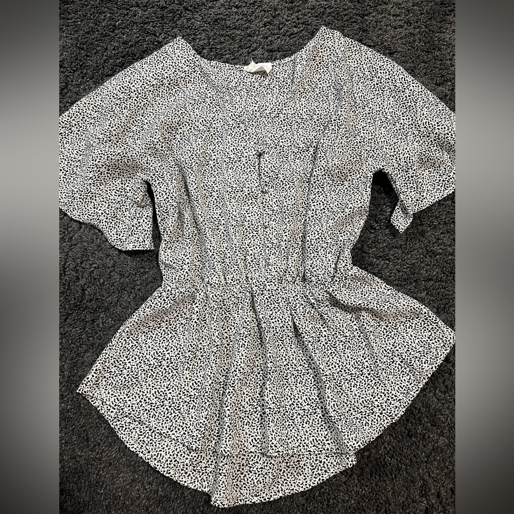 Sienna Sky Gray and White Flutter Sleeve Peplum Blouse